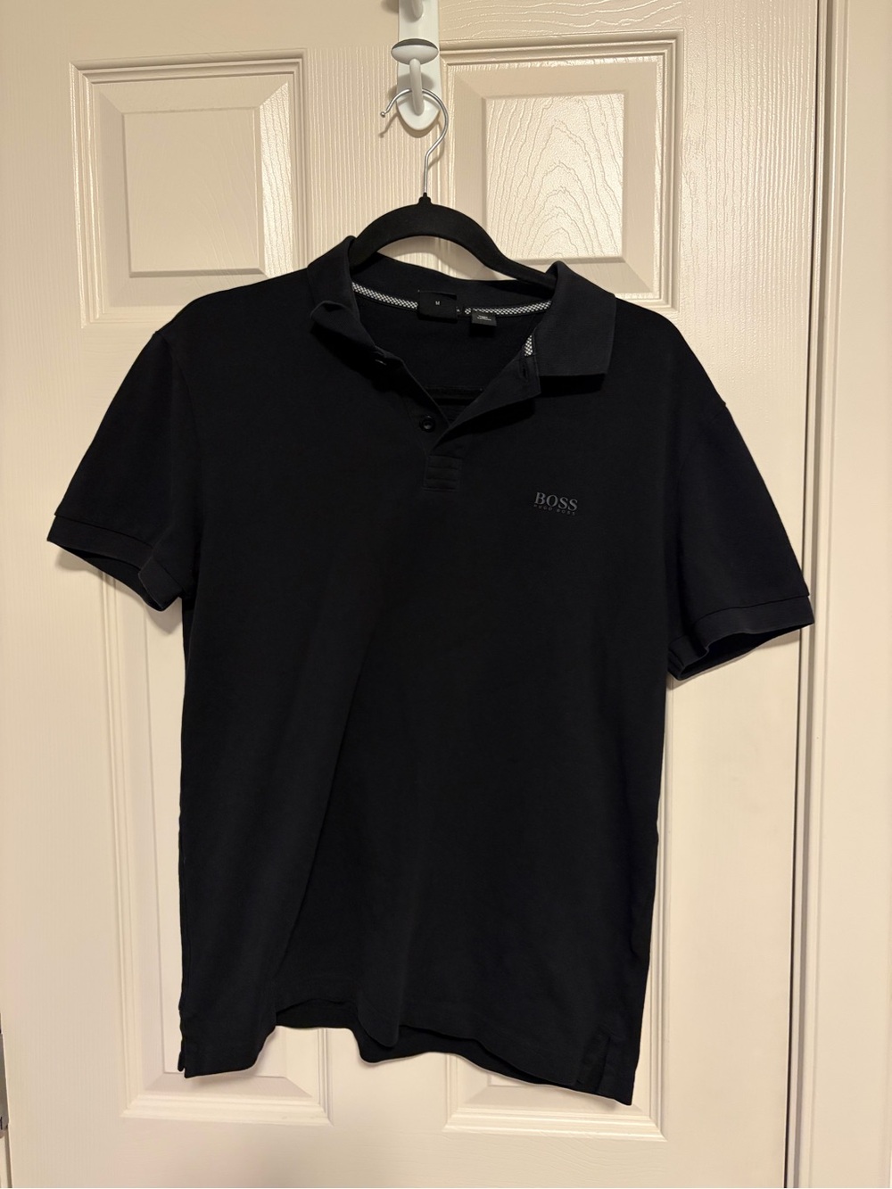 🍁 HUGO BOSS - Medium Black Men’s Top